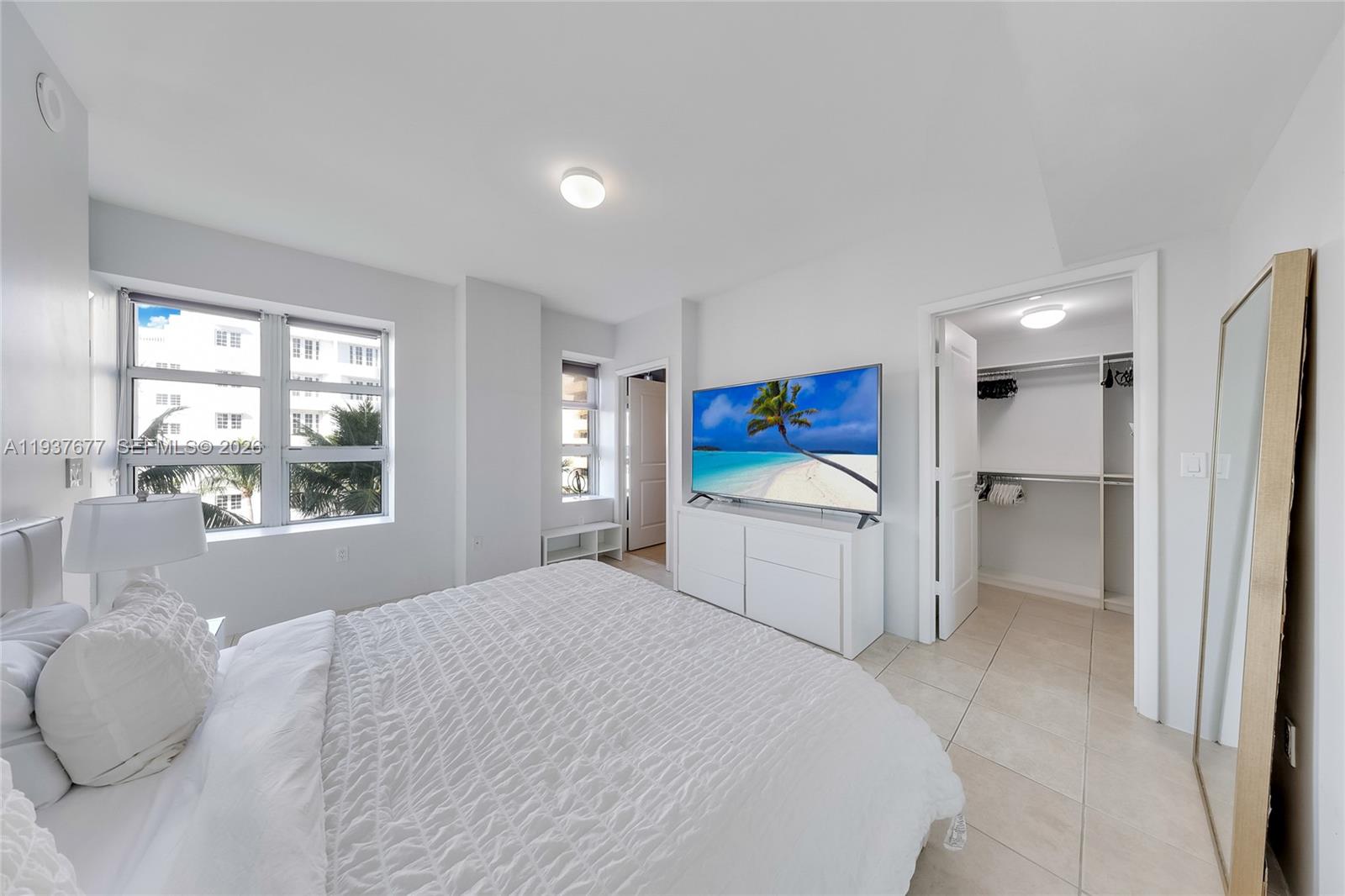 Miami Beach Condo: 3739 Collins Avenue