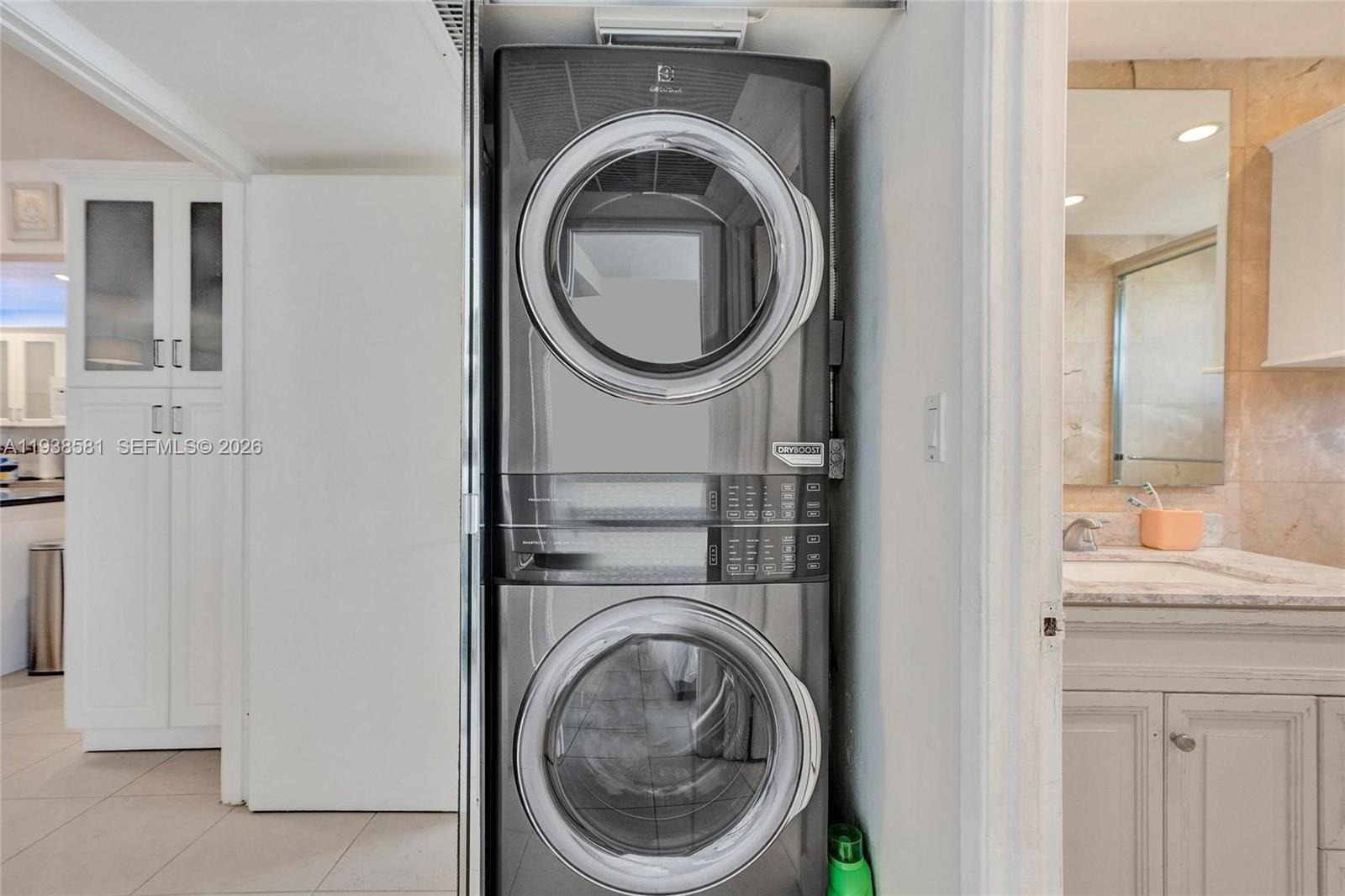 Miami Beach Condo: 5005 Collins Avenue