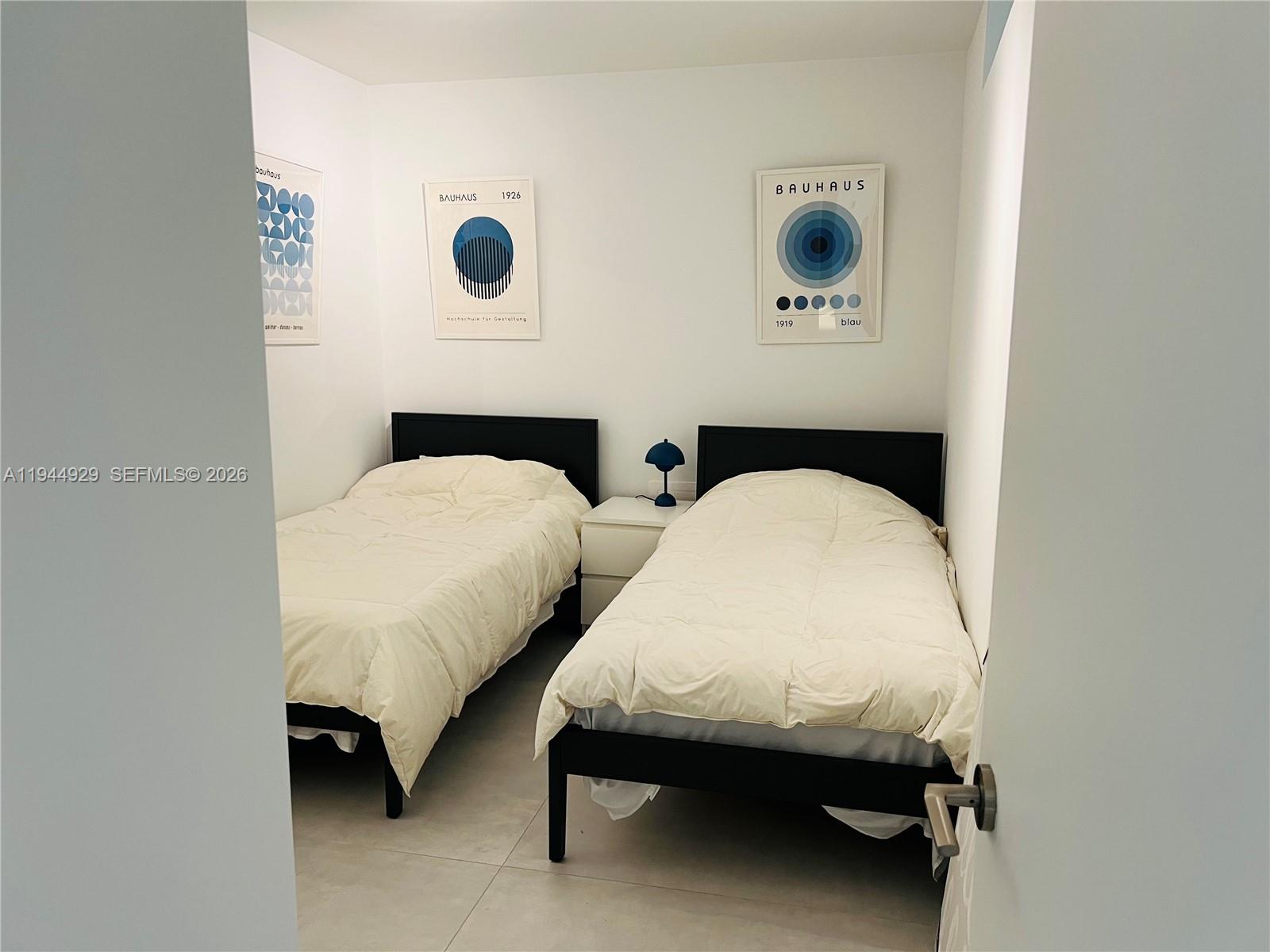 Miami Beach Condo: 900 Bay Drive