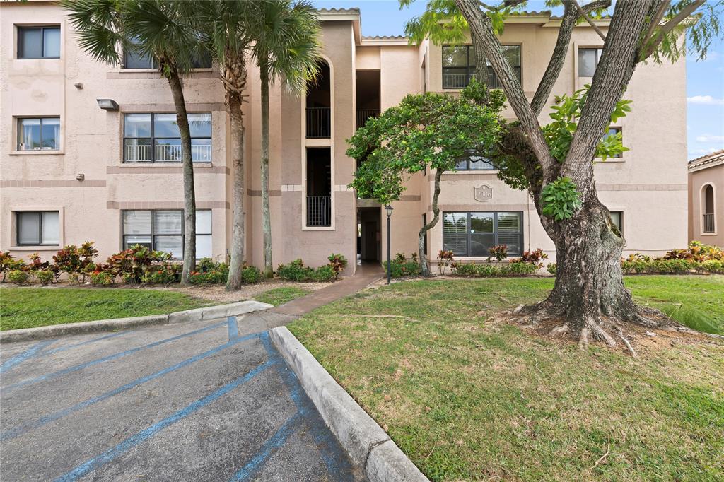 Davie Condo: 2906 South University Drive