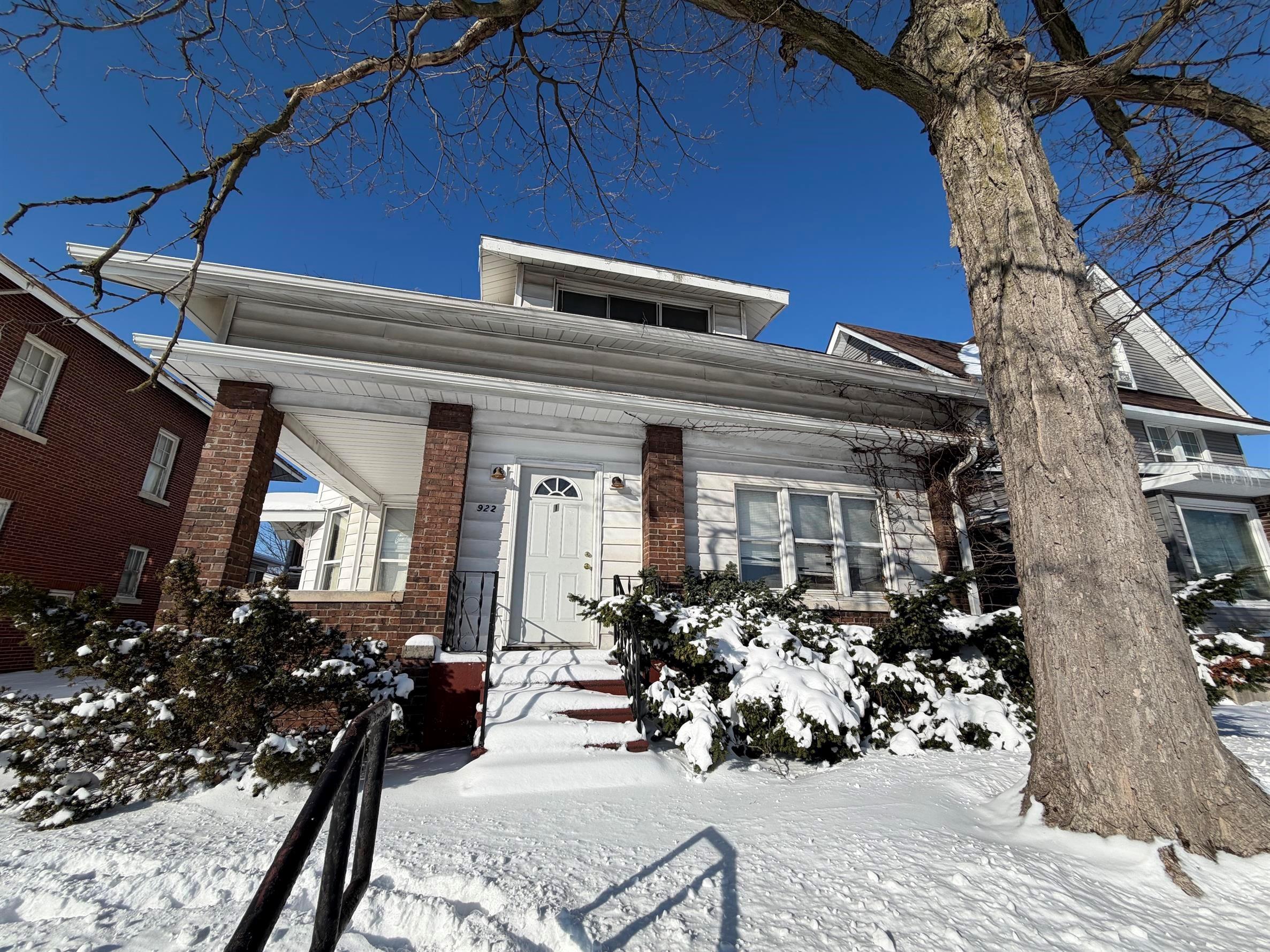 Danville House: 922-4 Vermilion