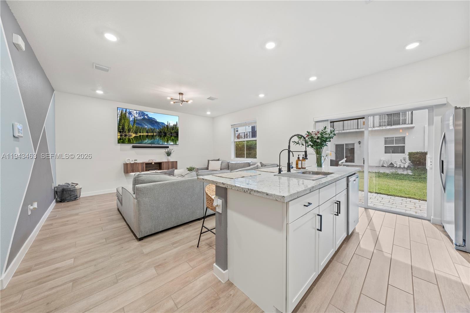 Homestead Condo: 818 Southeast 17 Street