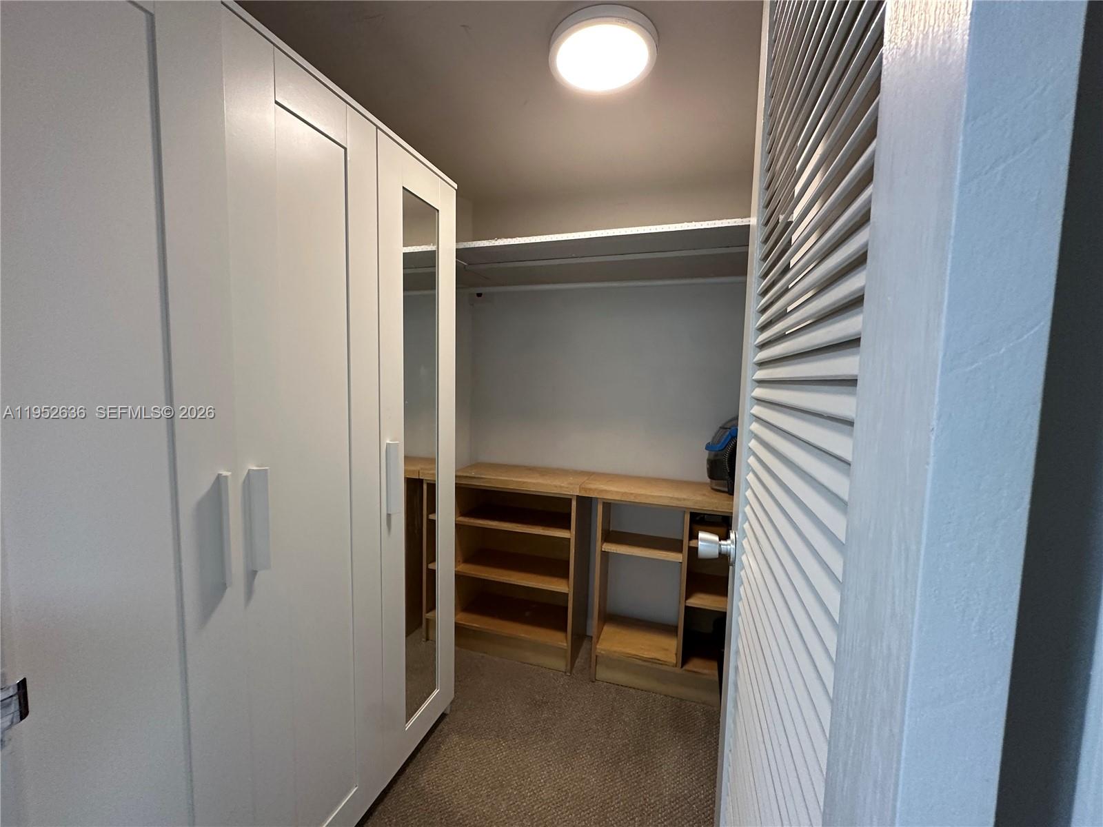 Miami Beach Condo: 900 Bay Drive