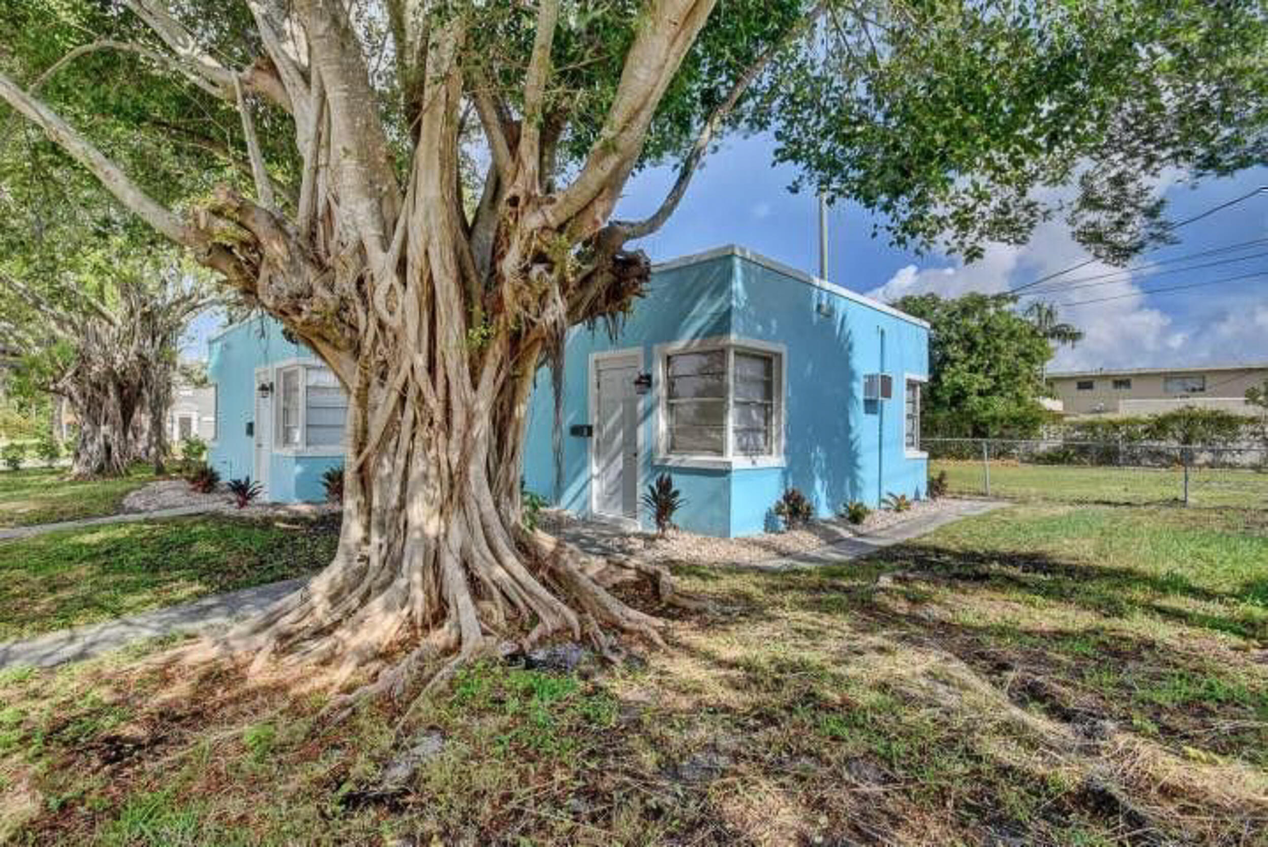 West Palm Beach Condo: 3000 Broadway Avenue