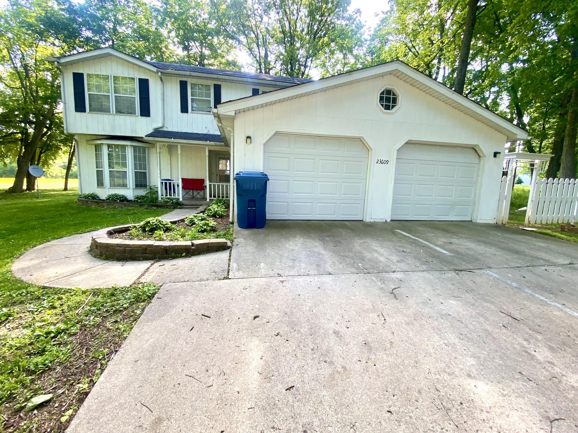 Danville House: 23609-2 N 1800