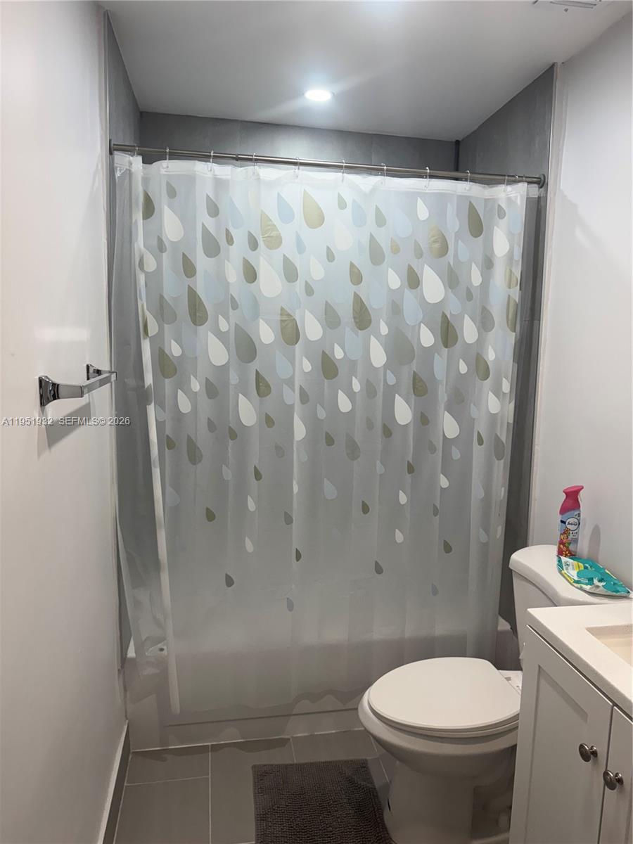 Margate Condo: 5482 Lakewood Circle South