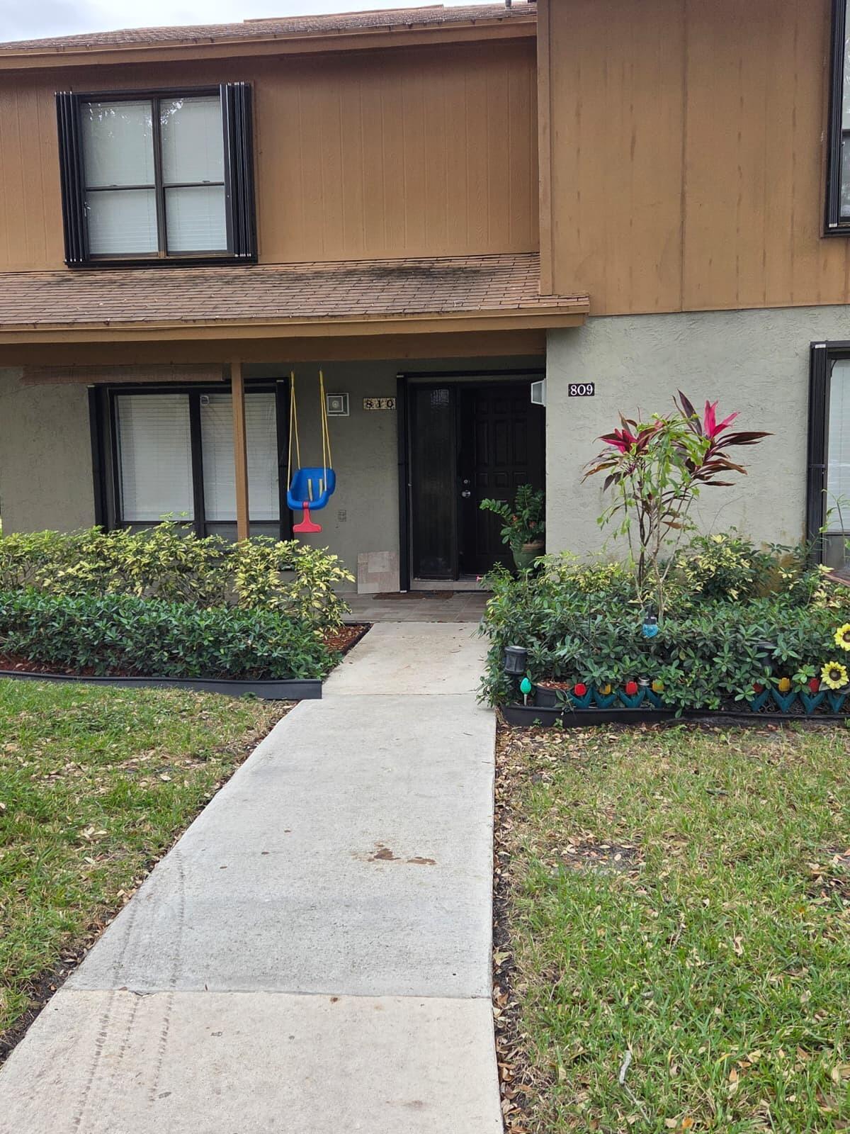 Palm Beach Gardens Condo: 810 Sandtree Drive