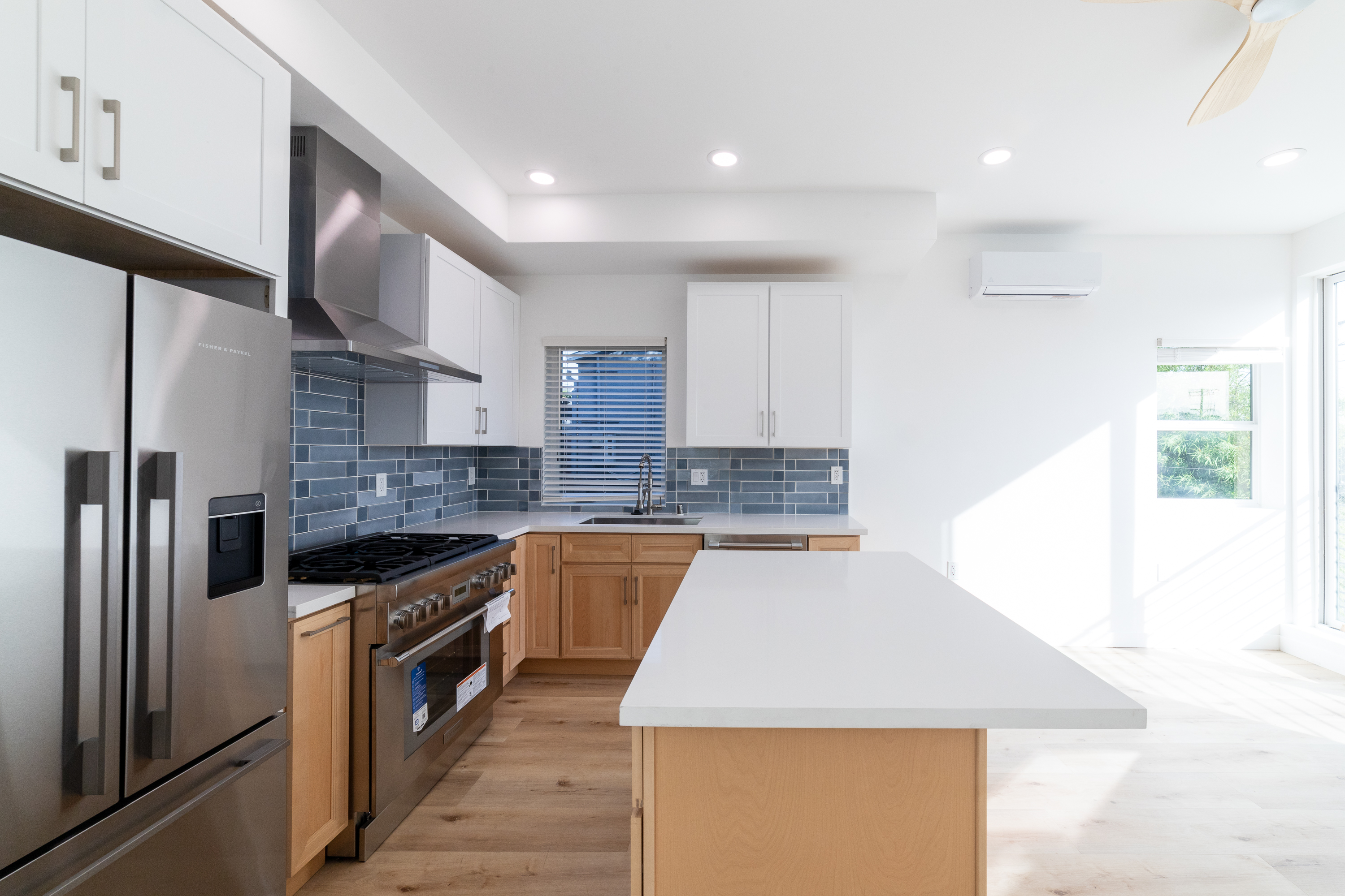 LOS ANGELES Townhome: 4369 Rosewood Ave