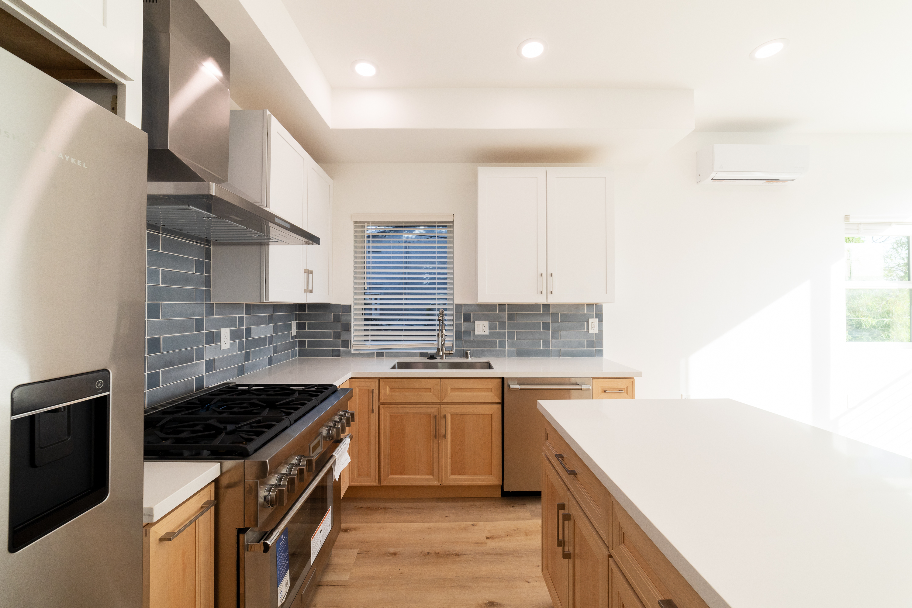 LOS ANGELES Townhome: 4369 Rosewood Ave