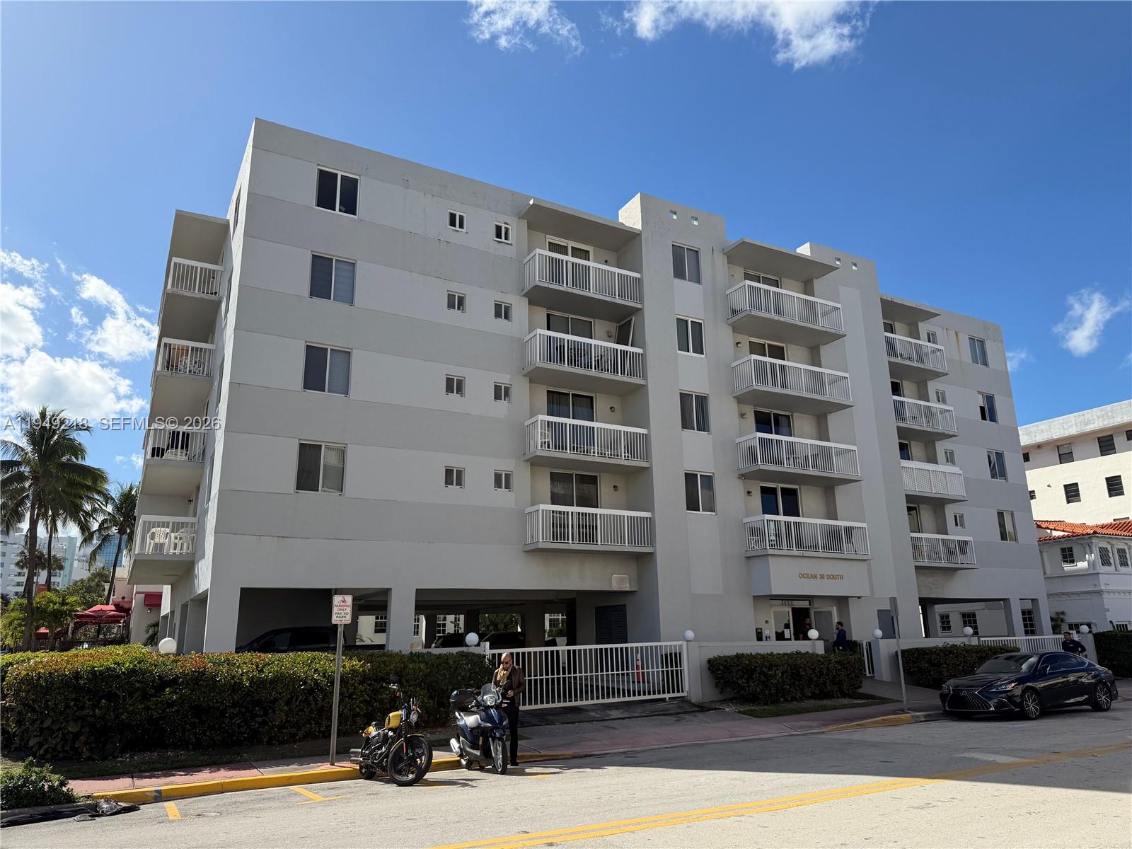 Miami Beach Condo: 3588 Collins Avenue