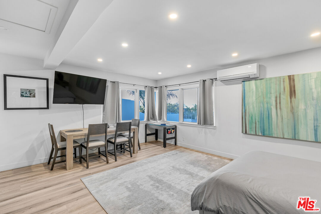 Los Angeles Condo: 3937 Kentucky Drive