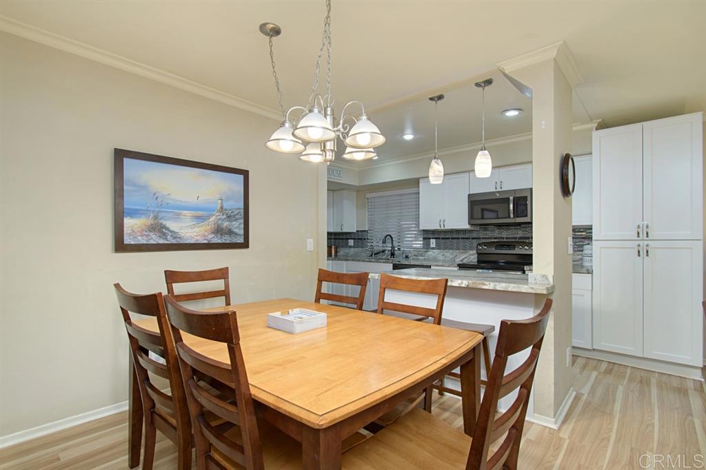 Coronado Condo: 911 E Avenue