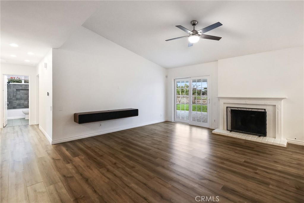 Mission Viejo Condo: 23941 Vía Navarra