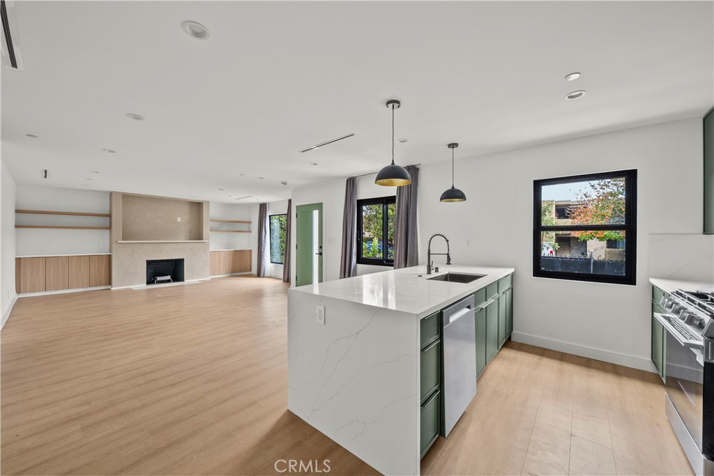 North Hollywood Condo: 6607 Troost Avenue