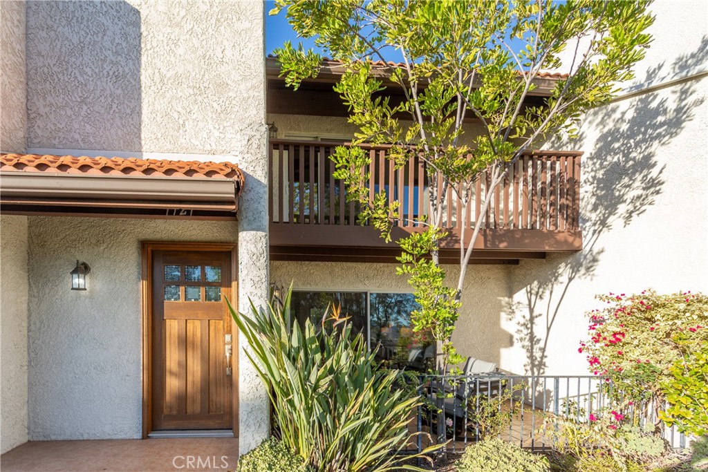 Burbank Condo: 7727 Vía Capri