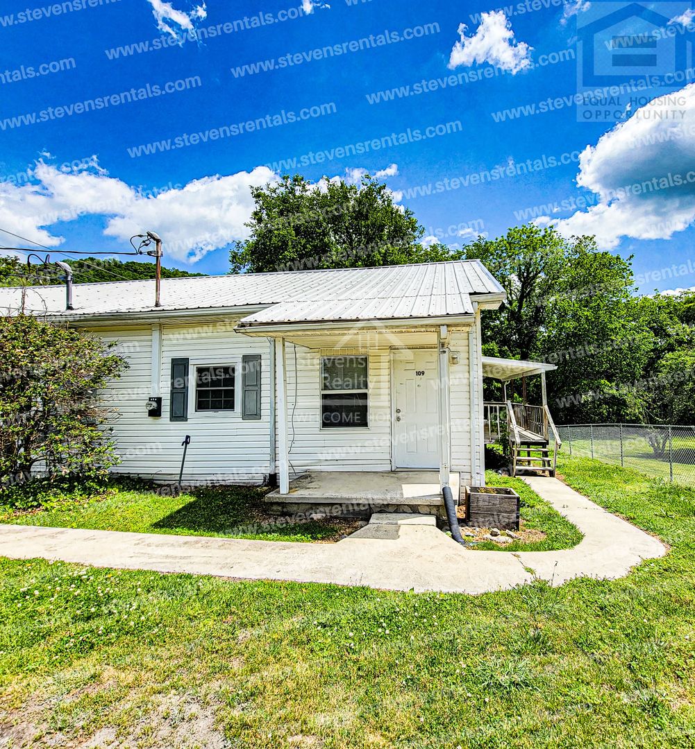 Gainesboro House: 111 Cassetty Ln