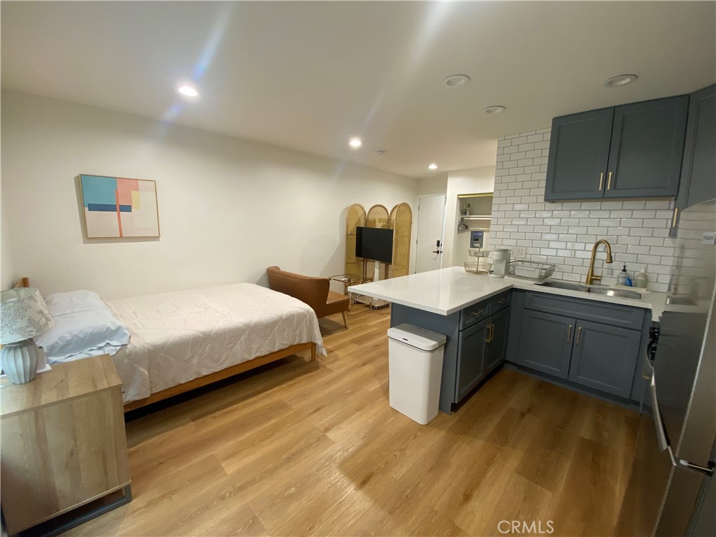 Los Angeles Condo: 827 South Manhattan Place