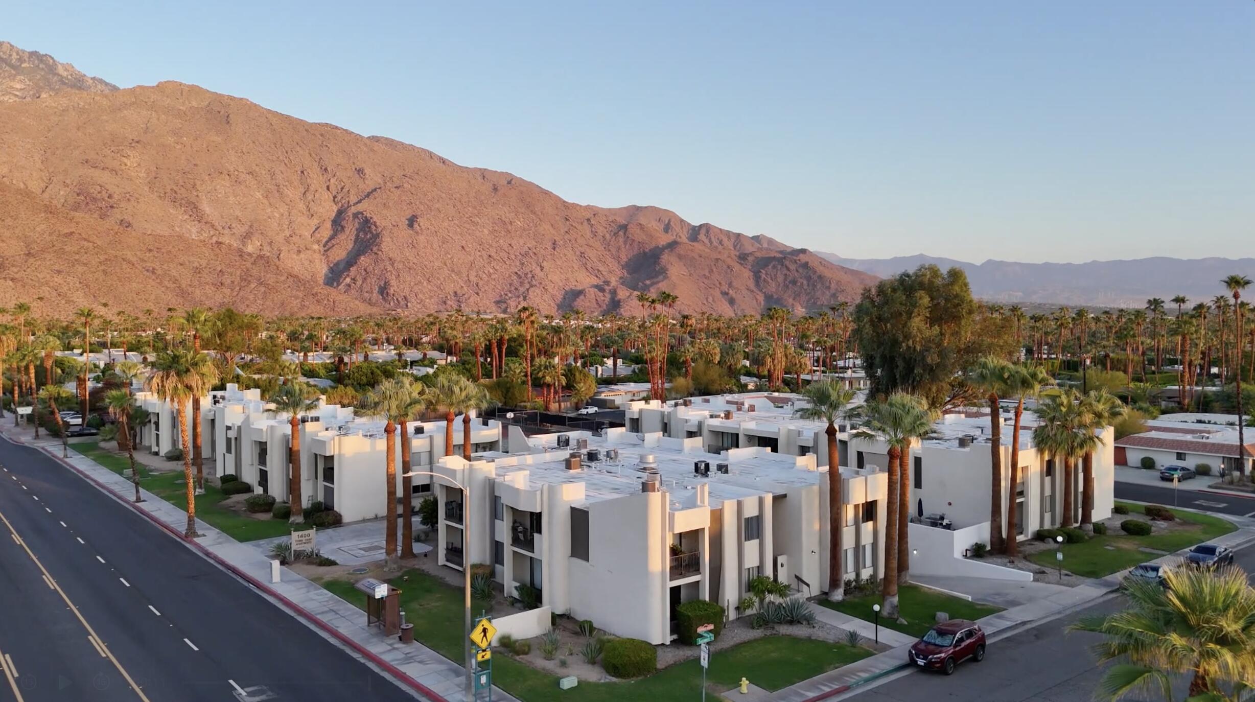 Palm Springs Condo: 1400 East Palm Canyon Drive