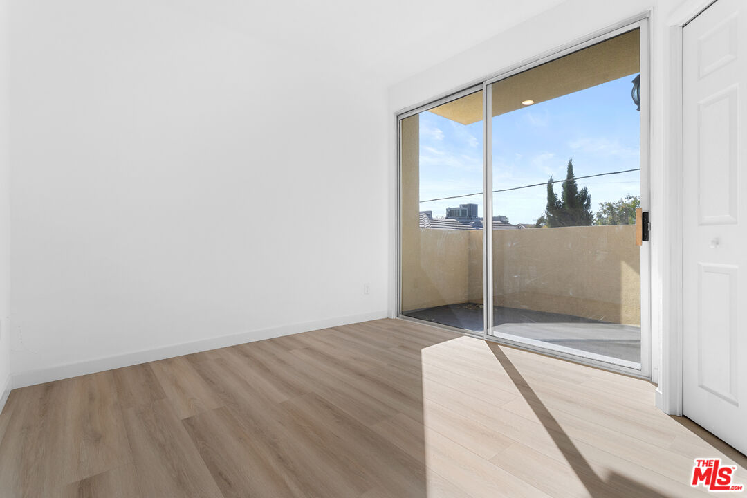 Los Angeles Condo: 1661 South Bundy Drive