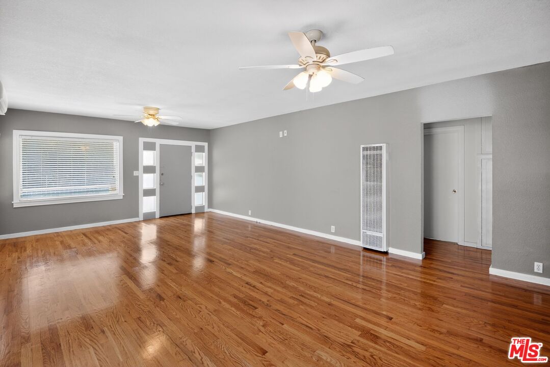 North Hollywood Condo: 11029 Sarah Street