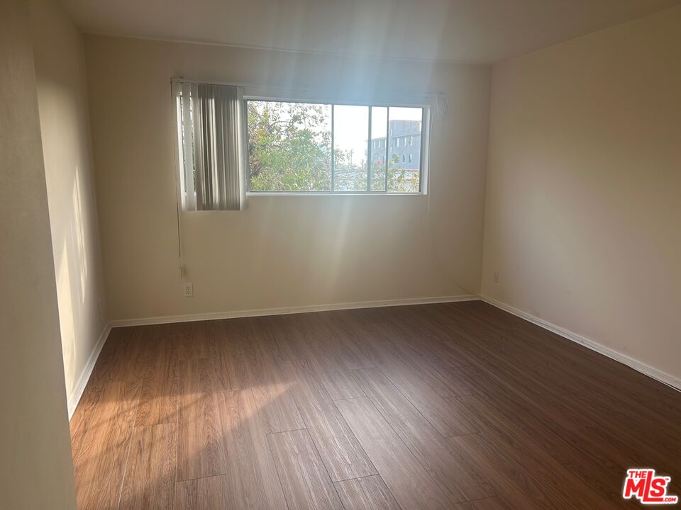 Los Angeles Condo: 1440 Reeves Street