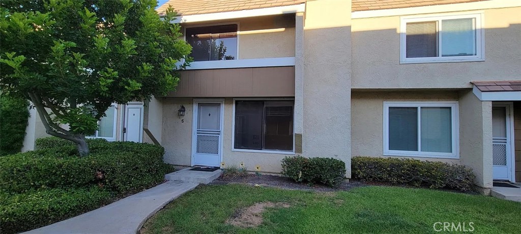 Irvine Condo: 5 Goldenwren