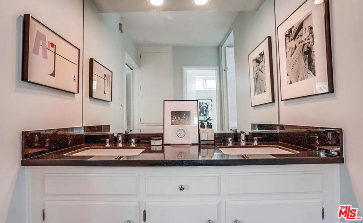 West Hollywood Condo: 1233 North Flores Street