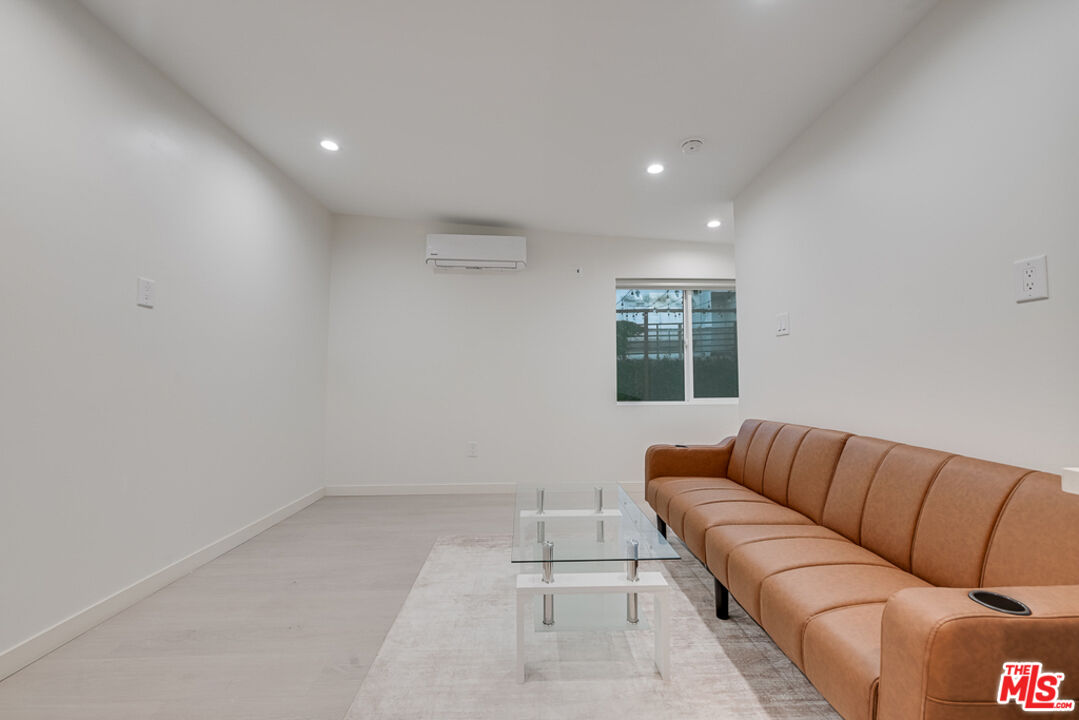 Los Angeles Condo: 8710 Chalmers Drive