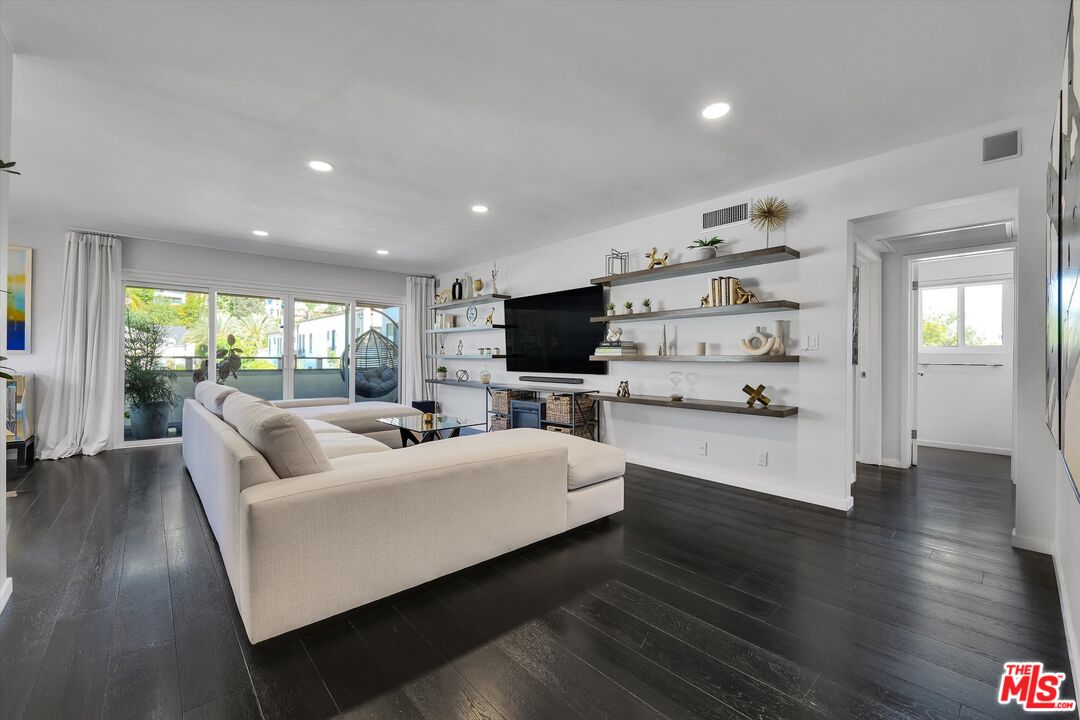 Los Angeles Condo: 7949 Selma Avenue