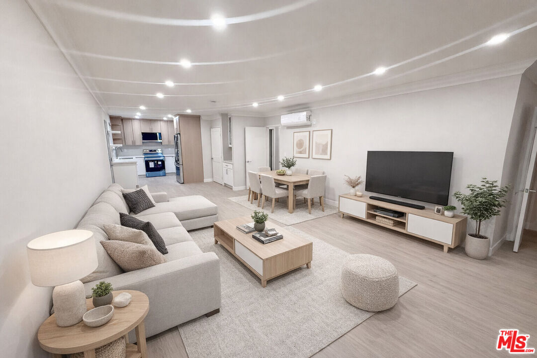 Los Angeles Condo: 1117 South Bedford Street