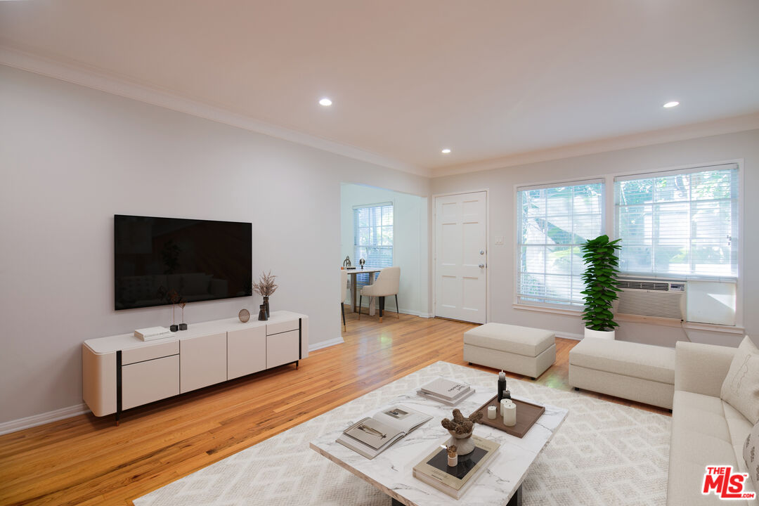 West Hollywood Condo: 8563 Holloway Drive