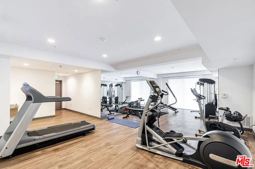 Los Angeles Condo: 1215 South Bedford Street