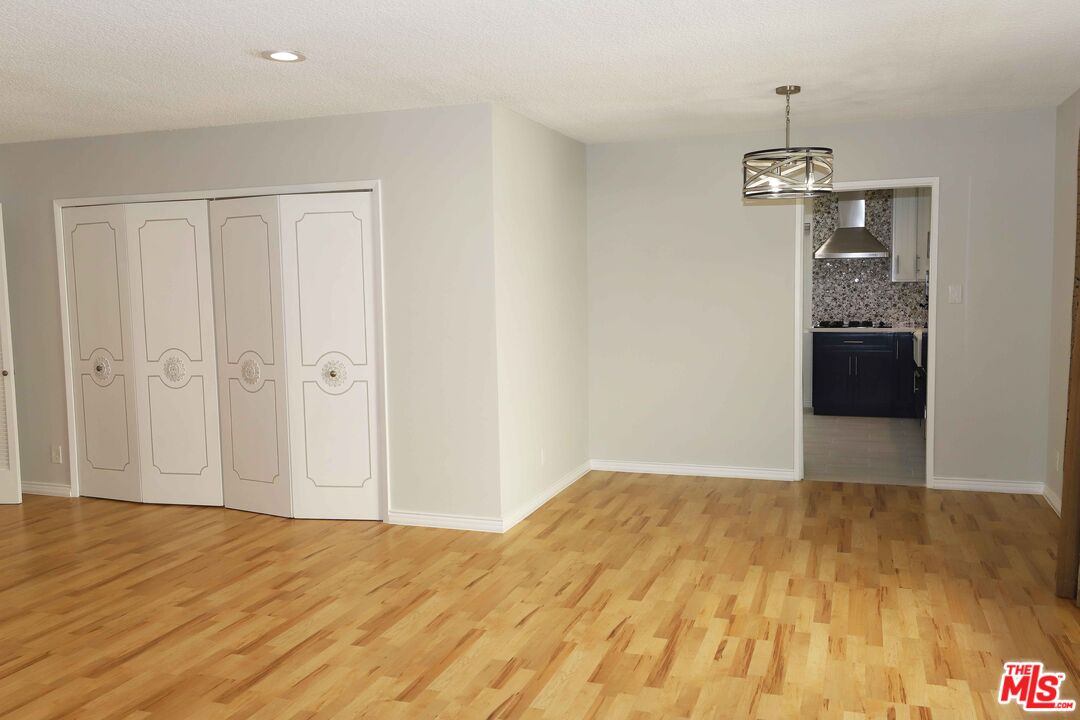 Los Angeles Condo: 1025 South Sherbourne Drive