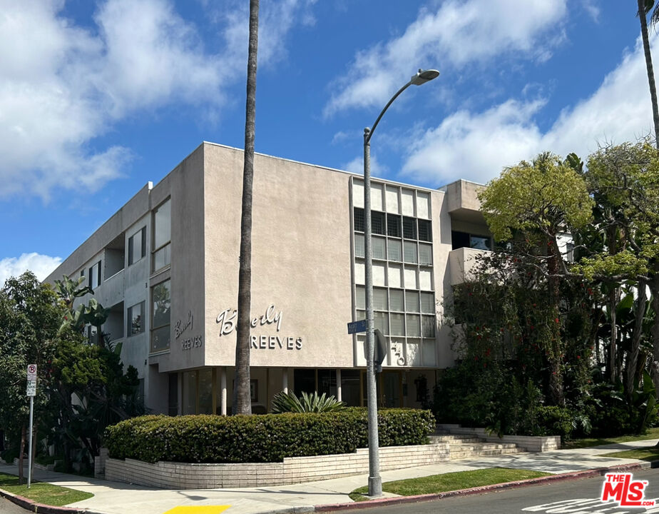 Los Angeles Condo: 1440 Reeves Street