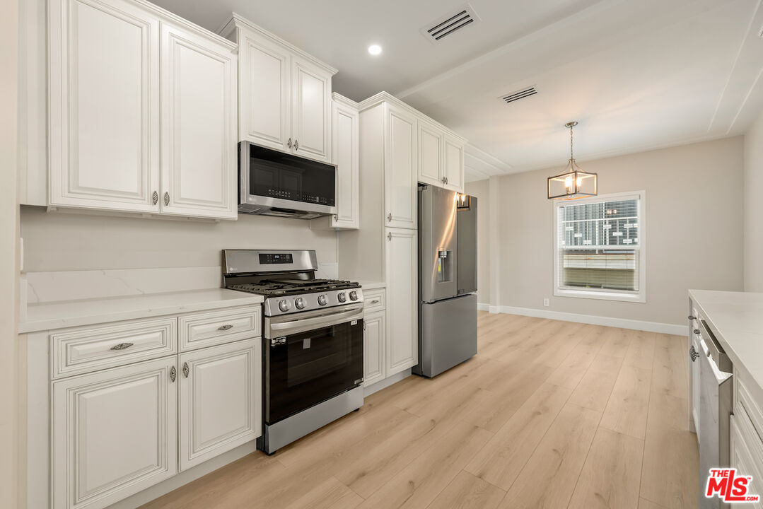 Los Angeles Condo: 1117 South Wooster Street