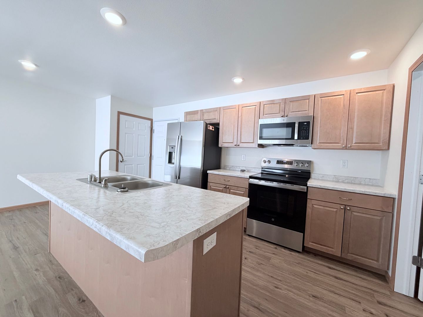 Tomah Apartment: 400 Larkin St