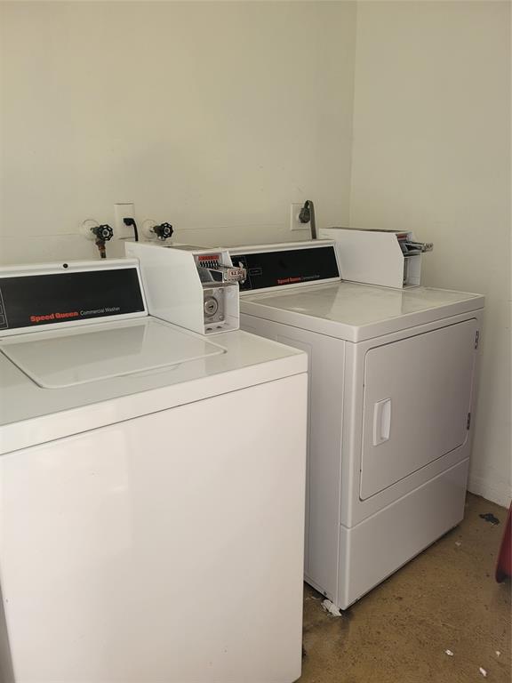 Hollywood Condo: 600 South Luna Court