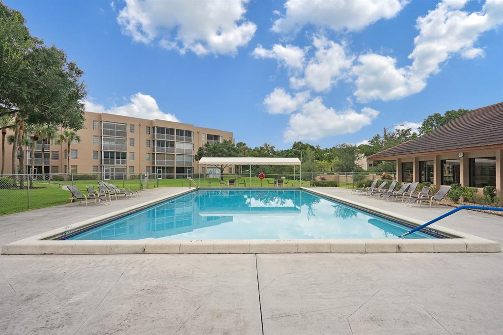 Davie Condo: 9501 Seagrape Drive