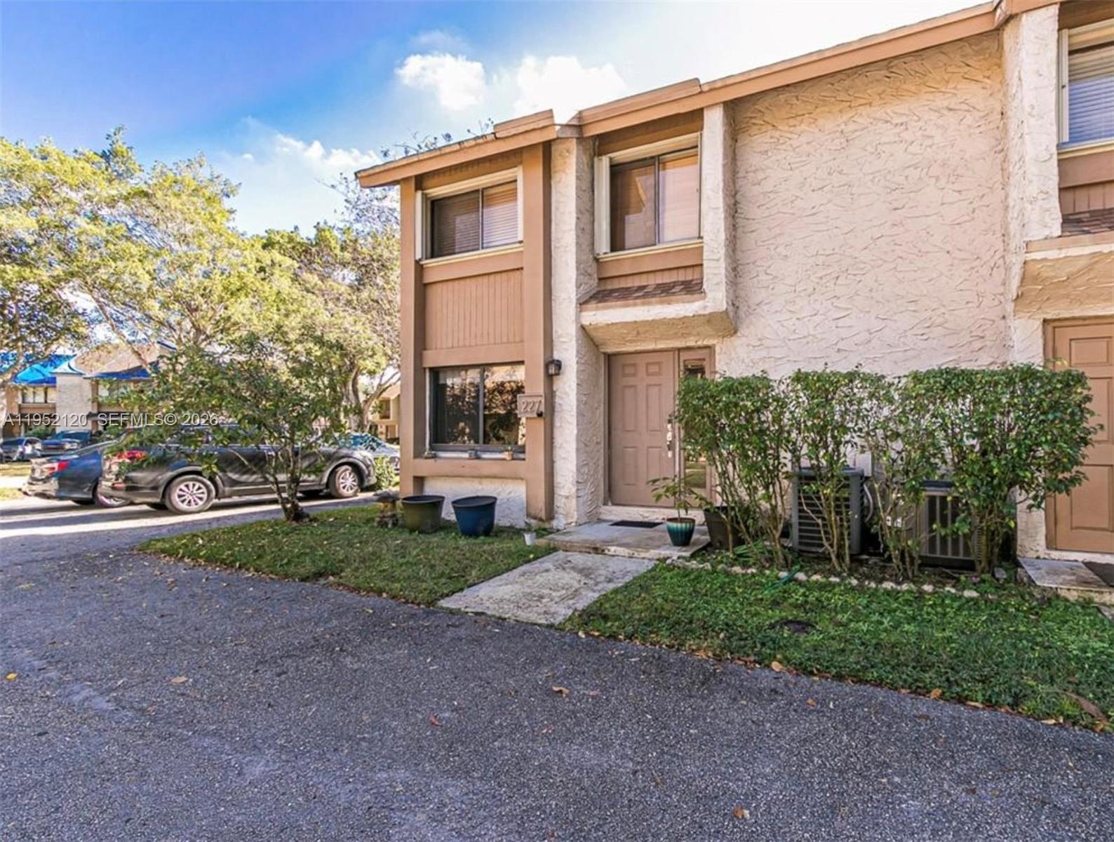 Plantation Condo: 227 Wimbledon Lakes Drive