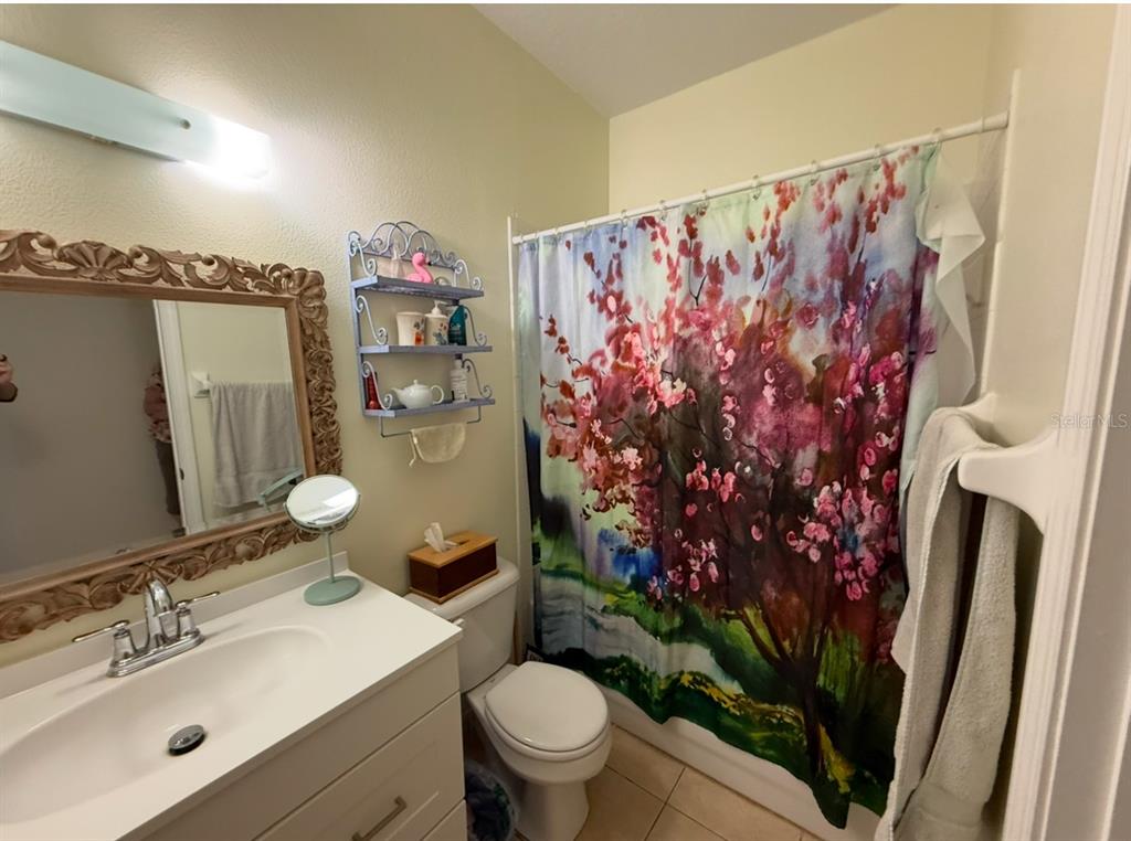 Apollo Beach Condo: 6928 Surrey Oak Drive