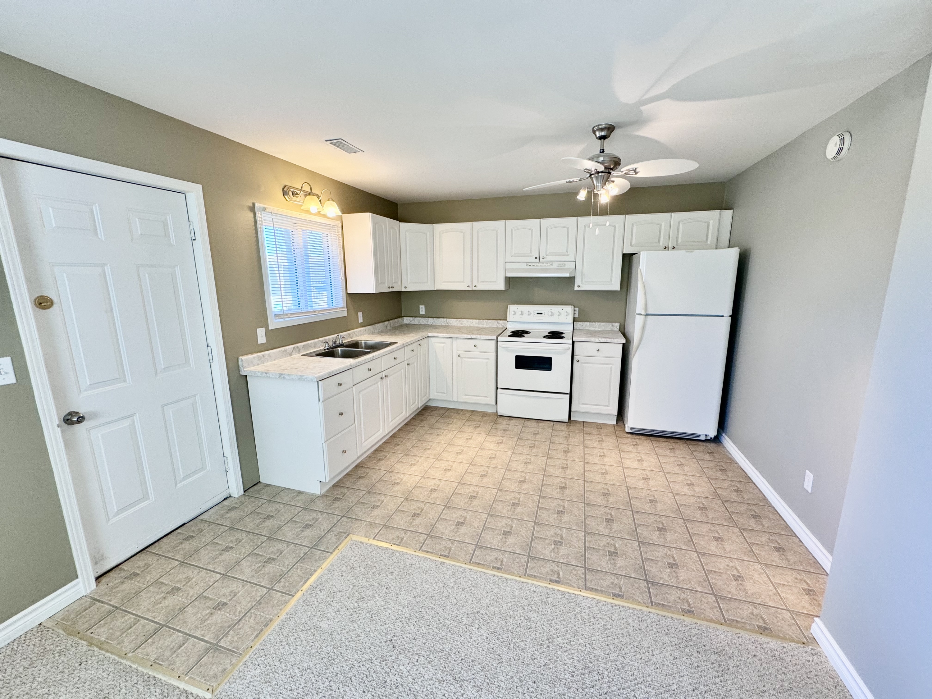 LaSalle Condo: 1011 Front Rd