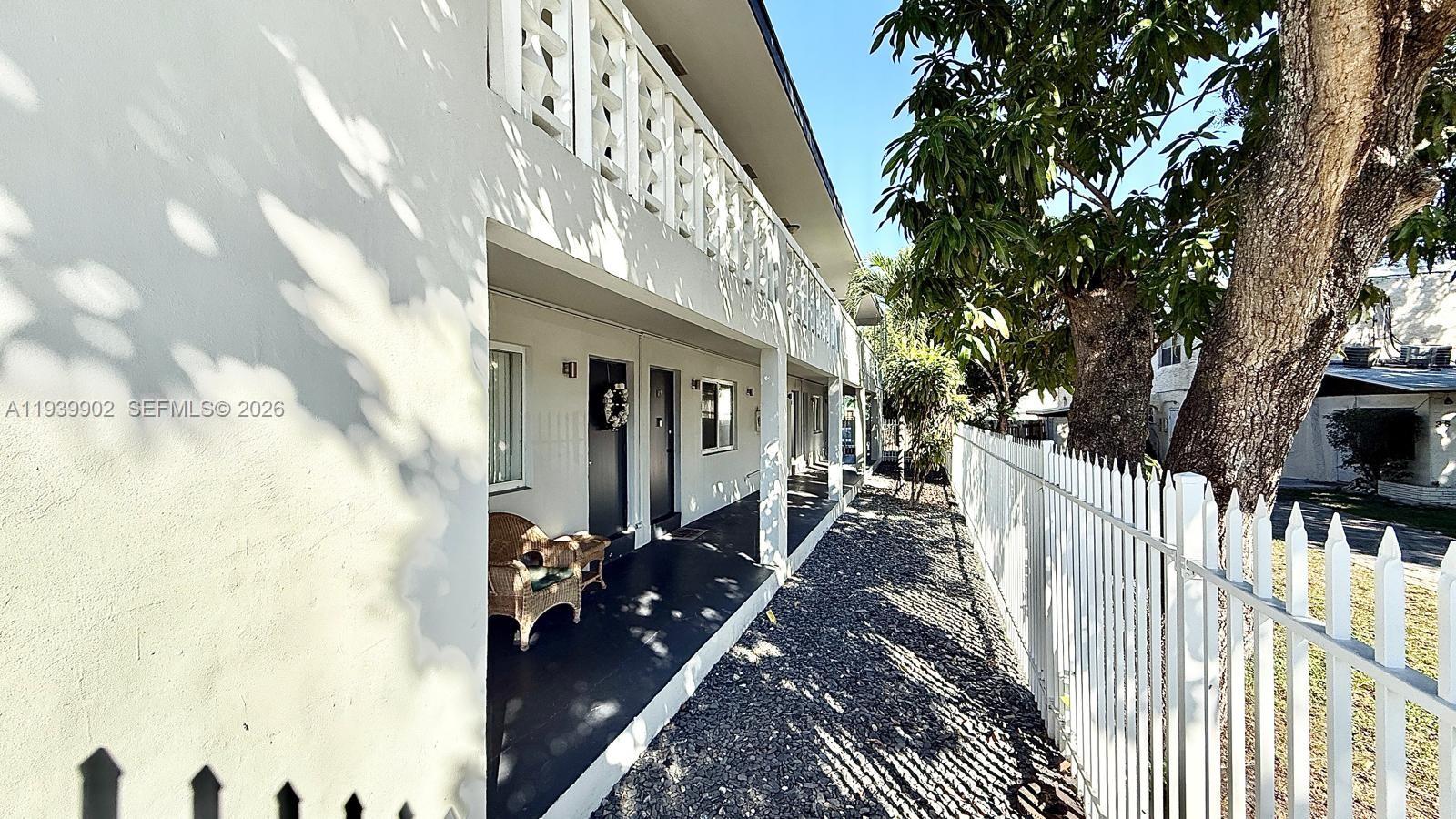 Dania Beach Condo: 42 Southwest 14th Street