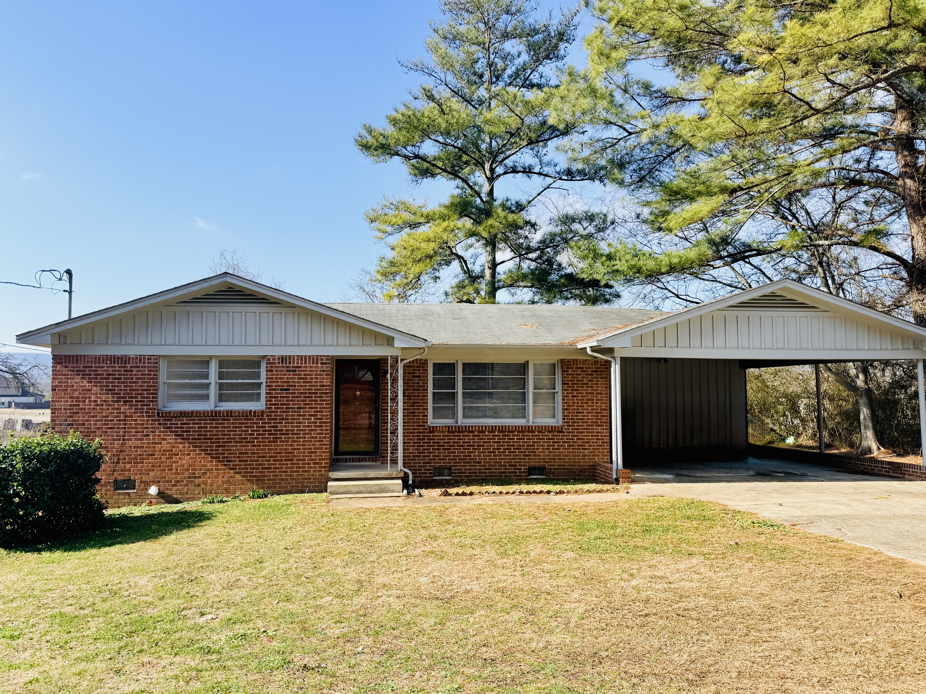 Huntsville House: 1576 Hobbs Island Rd SE