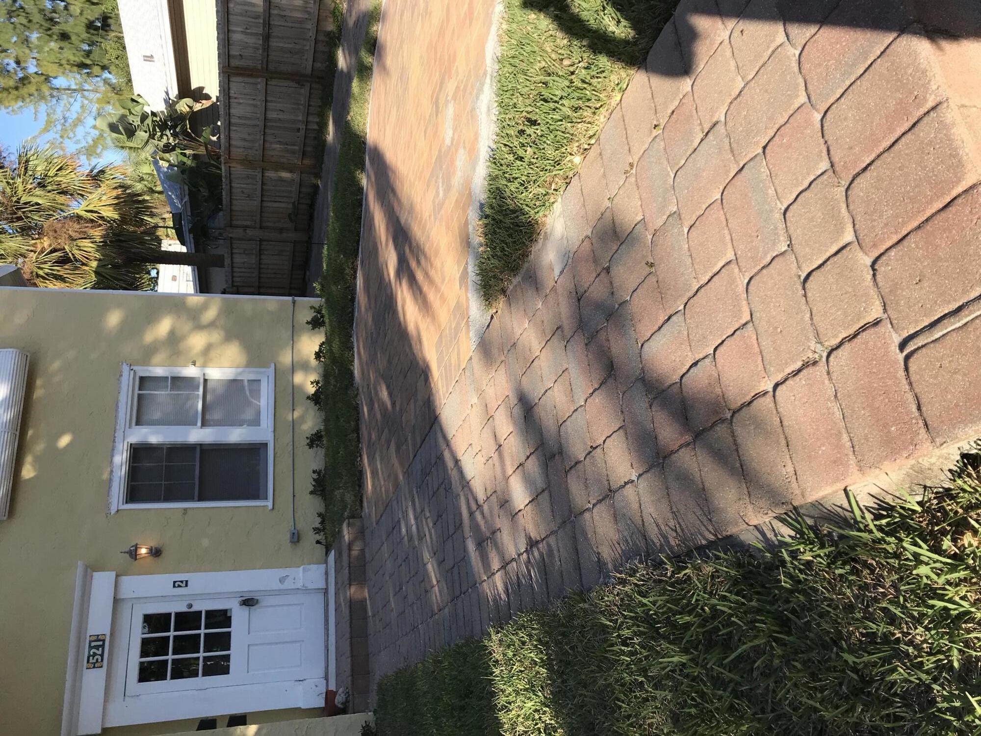 West Palm Beach Condo: 521 Kanuga Drive