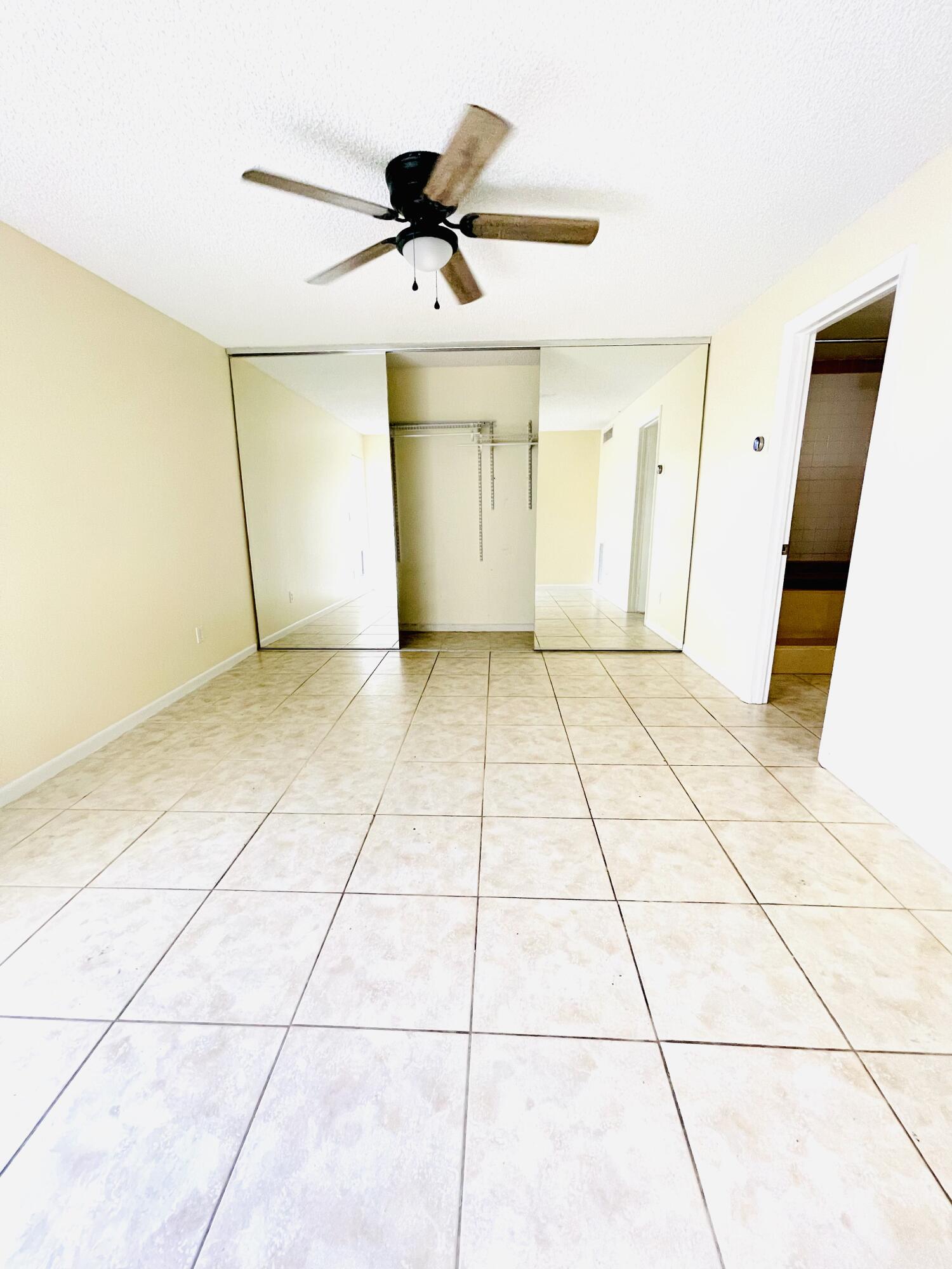 West Palm Beach Condo: 635 Executive Center Drive