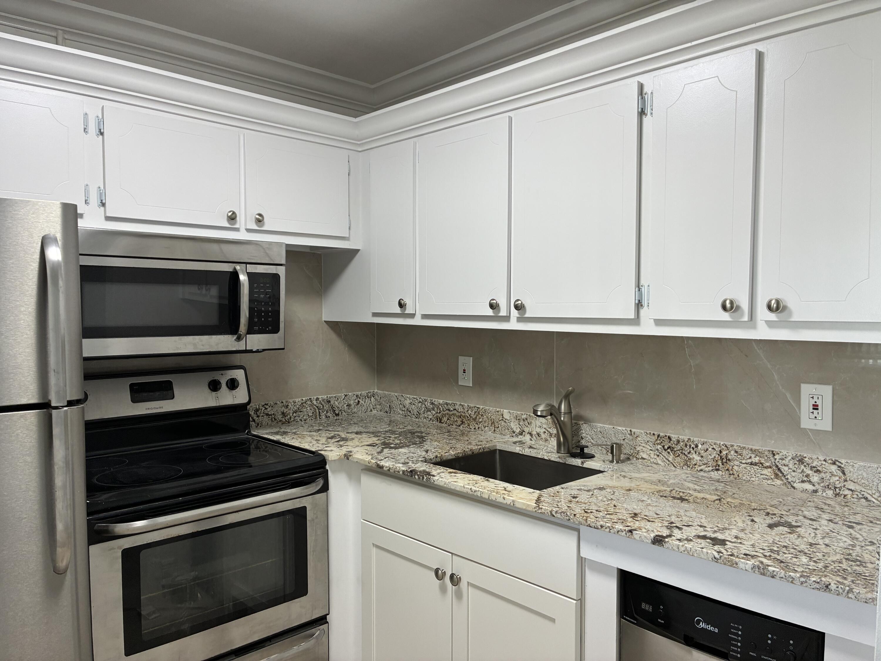 Boynton Beach Condo: 650 Horizons Avenue East