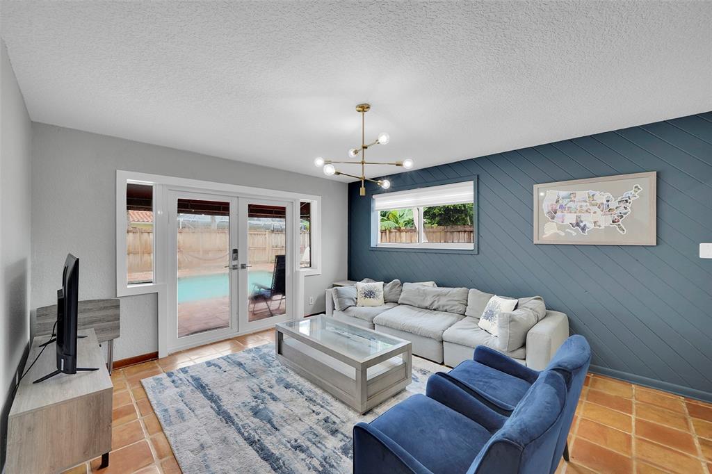 Hollywood Condo: 1518 North Yale Drive