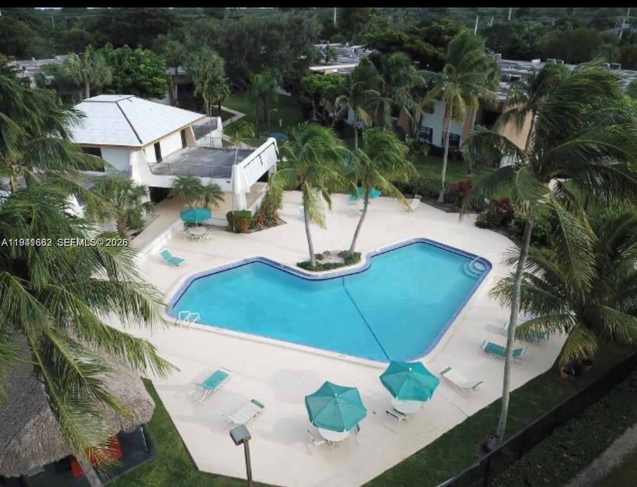 Pinecrest Condo: 8261 Southwest 128th Street