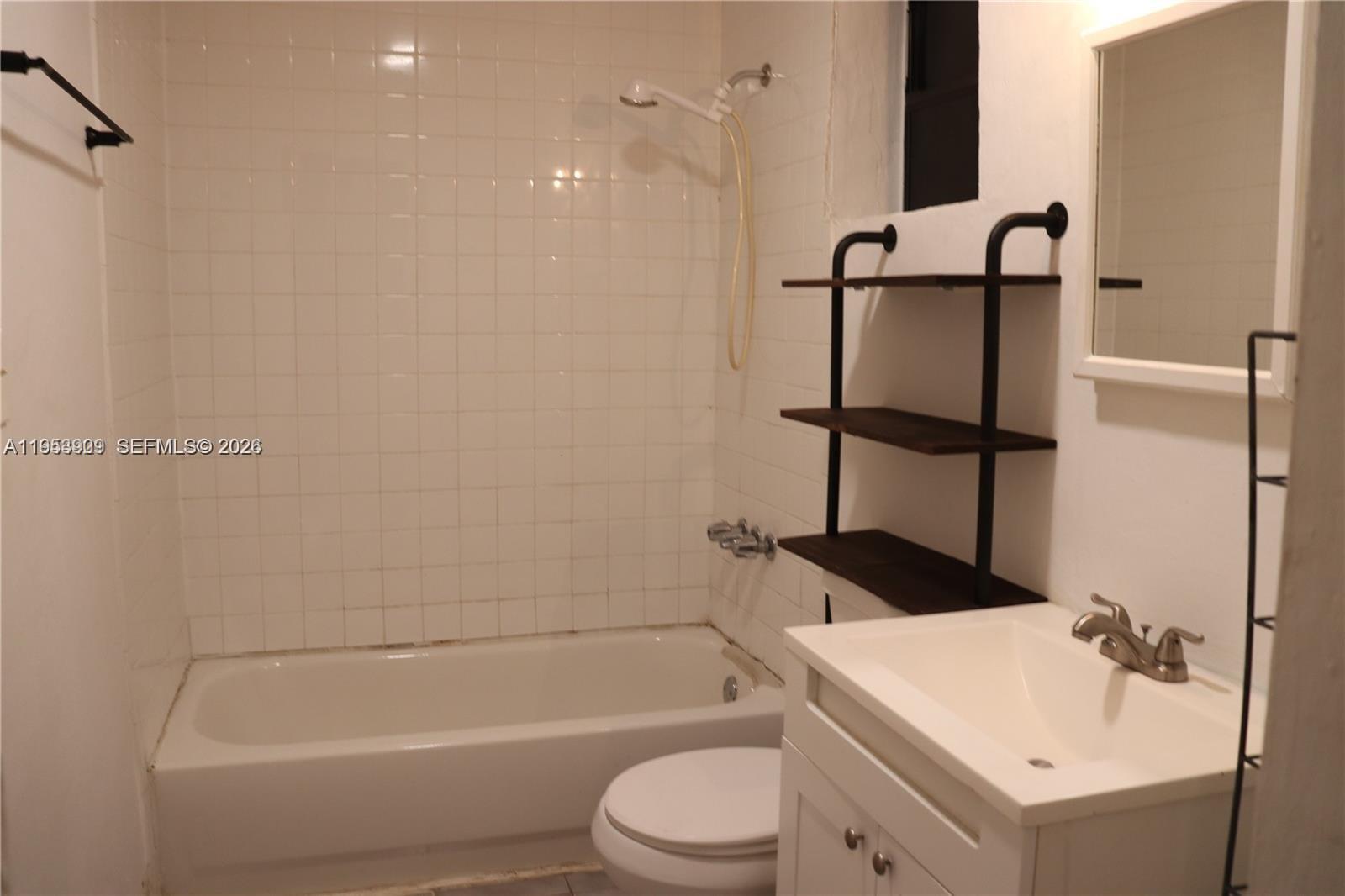 Hollywood Condo: 5743 Lincoln Street