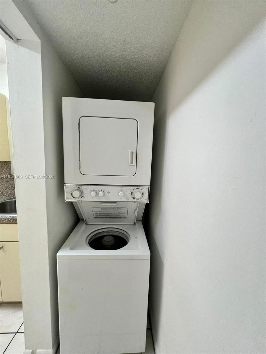 Sweetwater Condo: 590 Northwest 114th Avenue